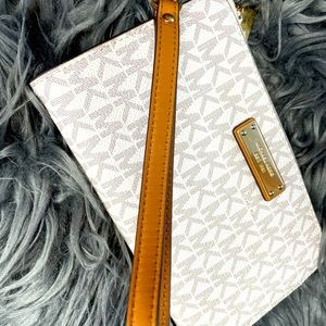 Michael kors jet set DBLZP wristlet vanilla